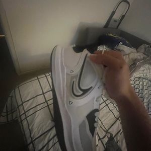 I am selling Lyrie Low 5. they are a size 5.5